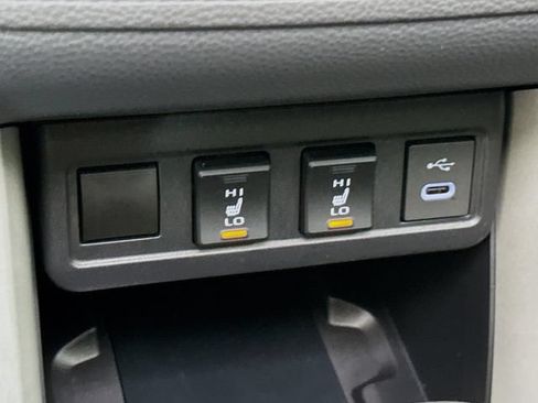 Used 2025 Toyota Corolla Cross XLE w/ Convenience Package FWD image 18