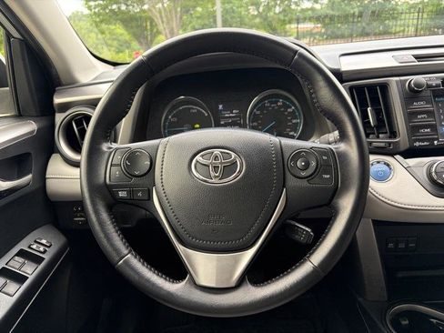 Used 2016 Toyota RAV4 XLE AWD/4WD image 17