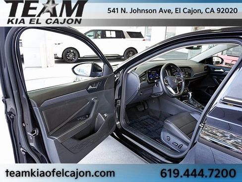 Used 2024 Volkswagen Jetta SE image 33