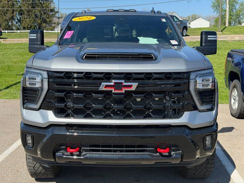 Used 2024 Chevrolet Silverado 2500 ZR2 w/ Technology Package image 2