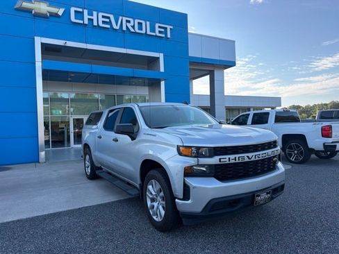Used 2020 Chevrolet Silverado 1500 Custom w/ Custom Value Package RWD image 3