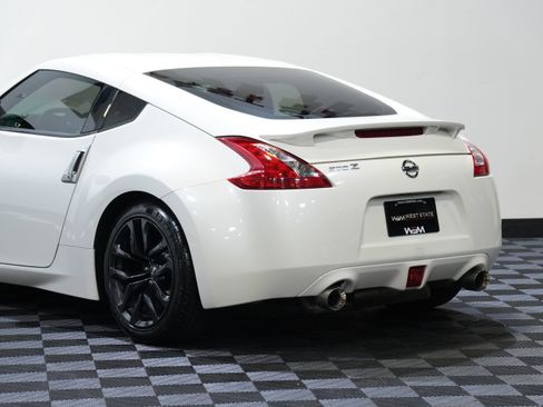 Used 2016 Nissan 370Z Touring RWD image 15