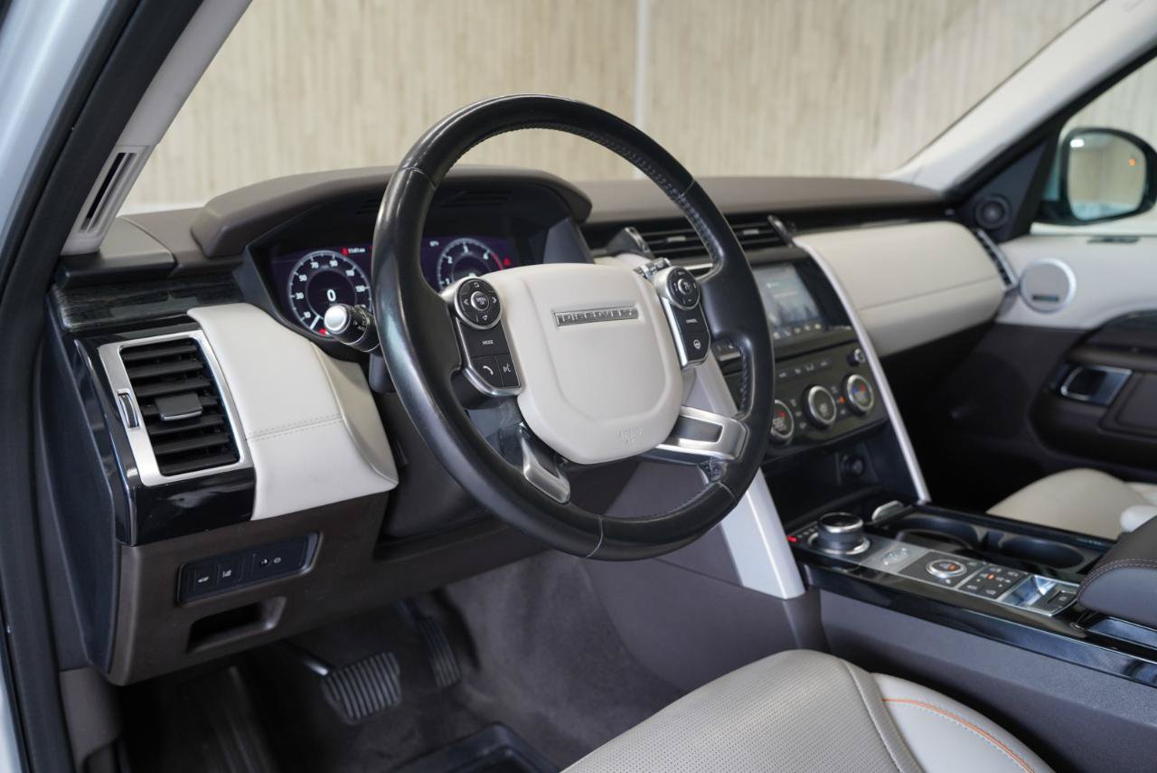 Used 2018 Land Rover Discovery HSE Luxury AWD/4WD image 11