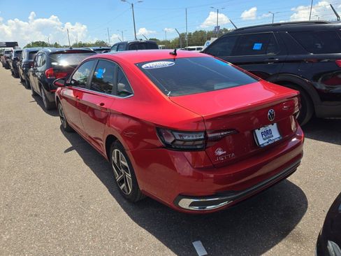 Used 2022 Volkswagen Jetta SEL FWD image 2