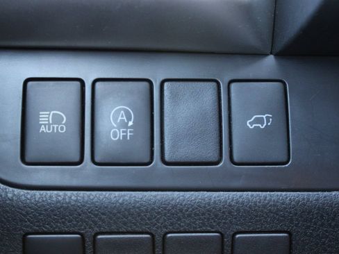 Used 2018 Toyota Highlander Plus w/ Carpet Mat Package (TMS) AWD/4WD image 23