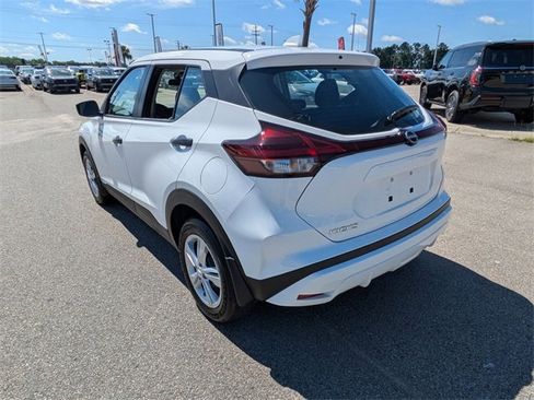 New 2025 Nissan Kicks Play S image 5