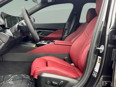 Used 2025 BMW 530i xDrive w/ M Sport Package image 22