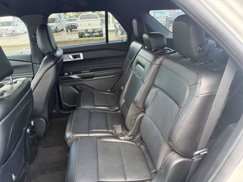 Used 2020 Ford Explorer Limited w/ Class III Trailer Tow Package RWD image 9
