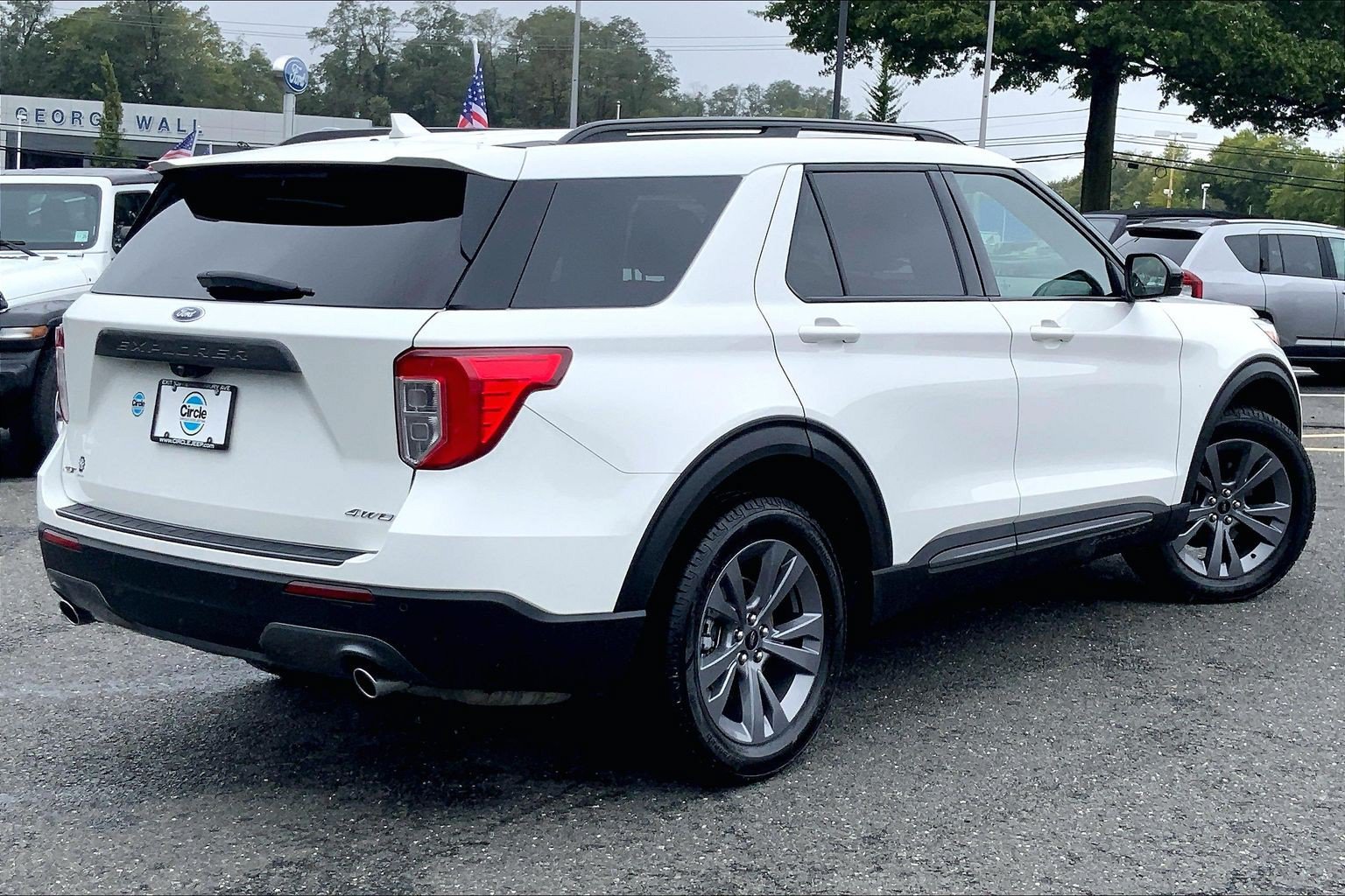 Used 2022 Ford Explorer XLT w/ Equipment Group 202A AWD/4WD image 11