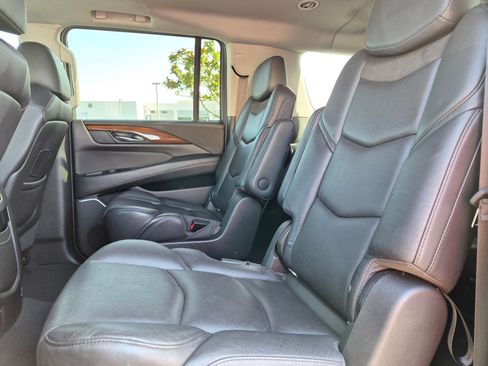 Used 2018 Cadillac Escalade ESV Premium Luxury AWD/4WD image 24