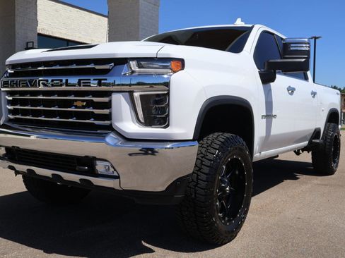 Used 2021 Chevrolet Silverado 2500 LTZ AWD/4WD image 2