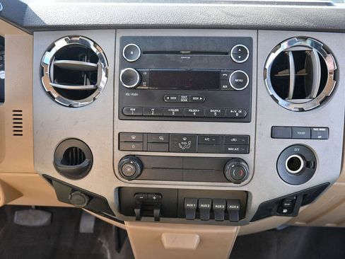 Used 2016 Ford F550 2WD Regular Cab Super Duty w/ XLT Interior Package image 37