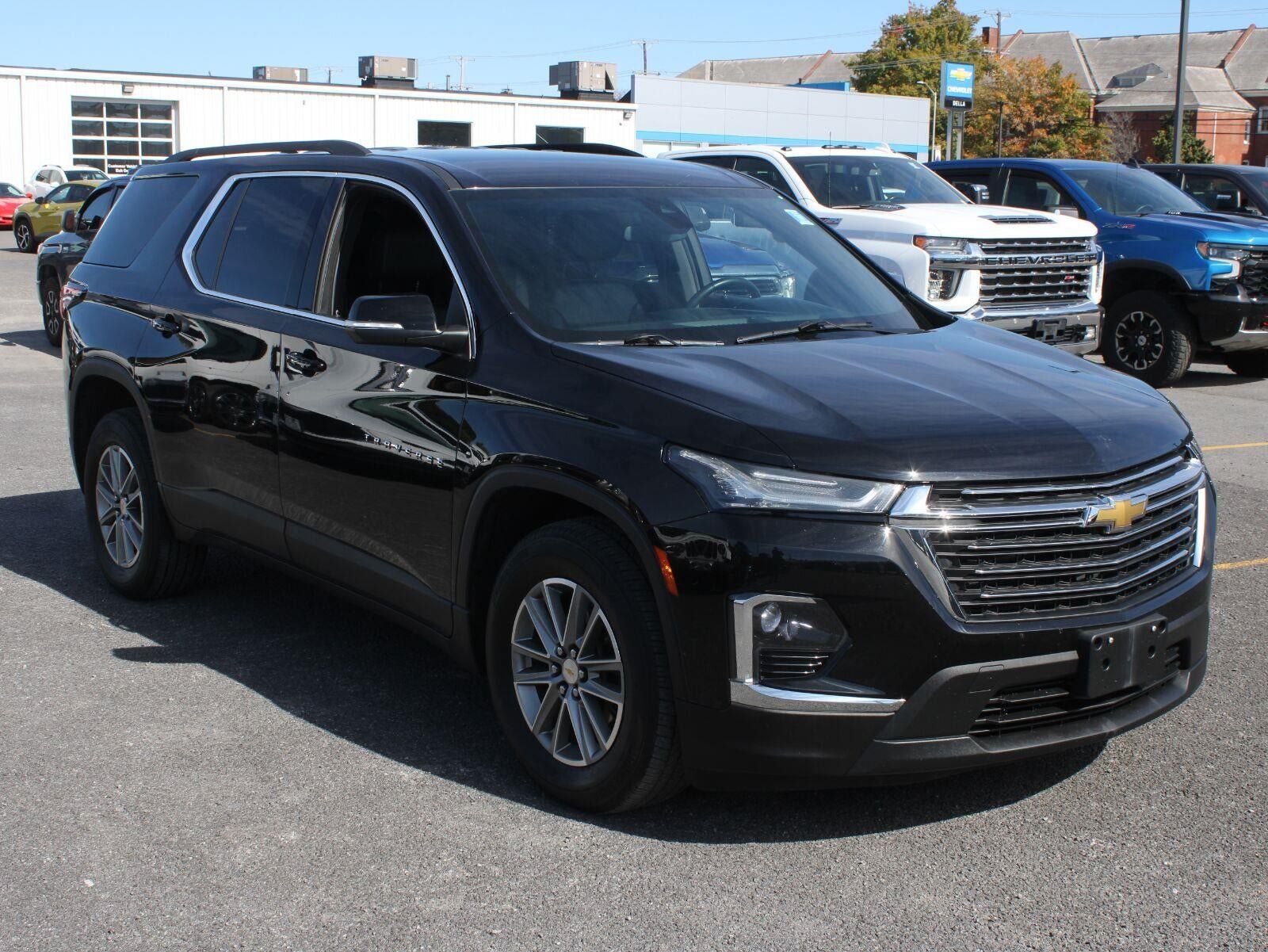 Used 2023 Chevrolet Traverse LT AWD/4WD image 3