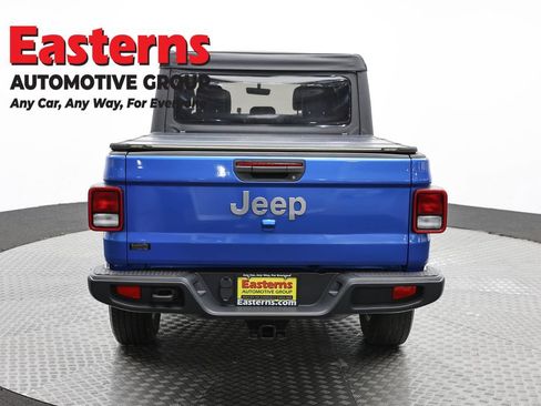 Used 2021 Jeep Gladiator Overland AWD/4WD image 4