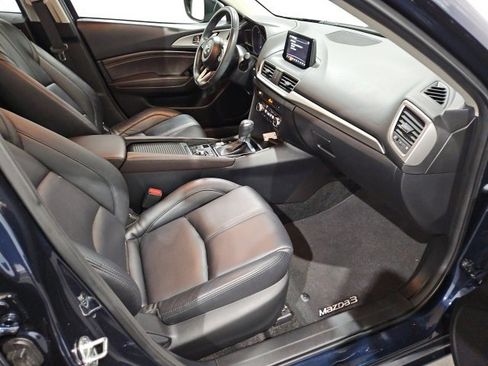 Used 2018 MAZDA MAZDA3 Touring image 11