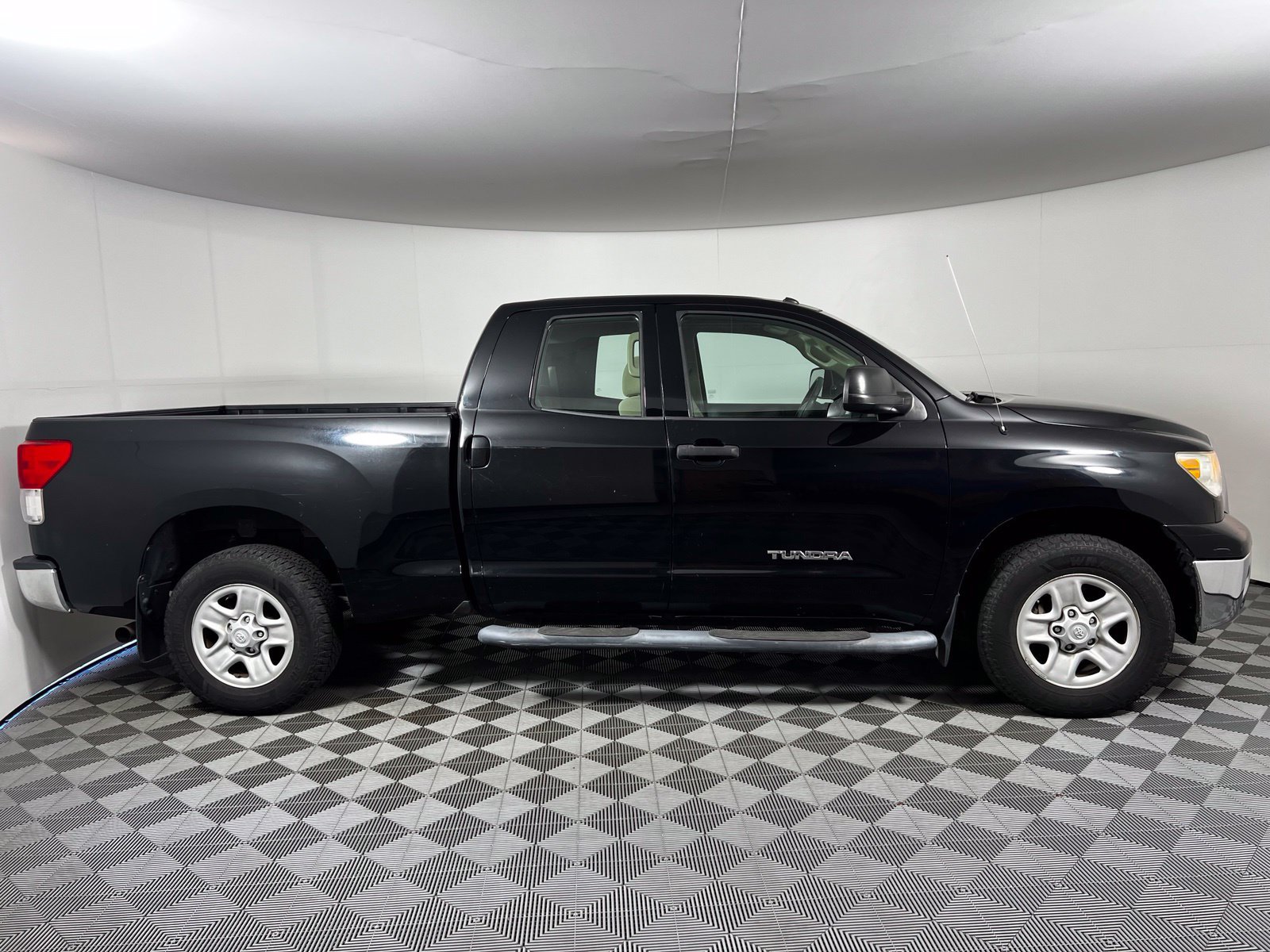 Used 2011 Toyota Tundra 2WD Double Cab w/ Tow Pkg image 4