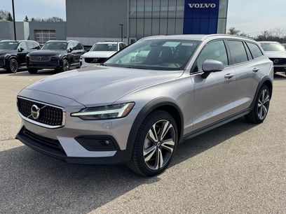 New 2026 Volvo V60 B5 Cross Country Plus w/ Climate Package