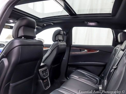 Used 2019 Lincoln Nautilus Select image 12