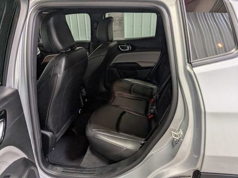 Used 2025 Jeep Compass Limited AWD/4WD image 9