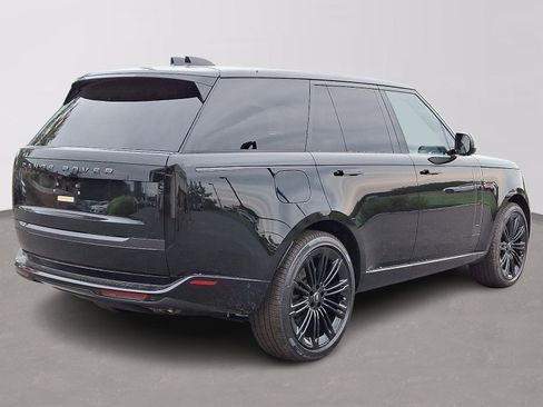 New 2025 Land Rover Range Rover SE image 3