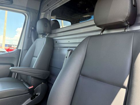 Used 2025 Mercedes-Benz Sprinter 3500 image 16