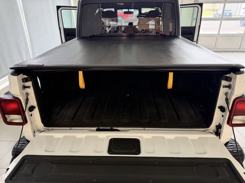Used 2021 Jeep Gladiator Rubicon w/ Cold Weather Group AWD/4WD image 8