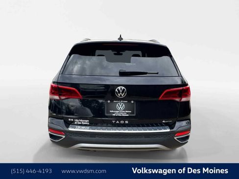 Certified 2024 Volkswagen Taos SE image 5