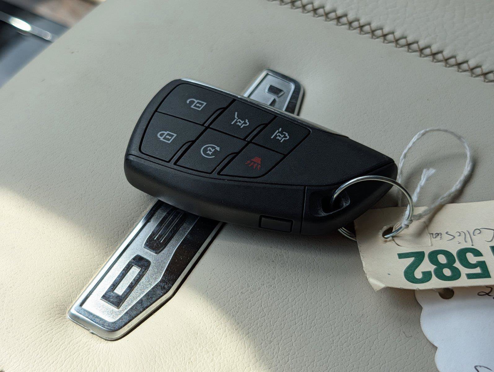 Used 2025 GMC Yukon Denali RWD image 19