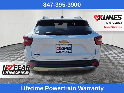 Used 2025 Chevrolet Trax LT FWD image 6