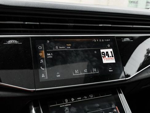 Used 2023 Audi Q8 Premium image 17