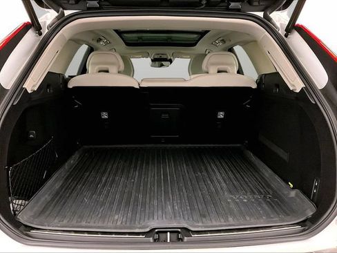 Used 2019 Volvo XC60 T5 Momentum w/ Multimedia Package AWD/4WD image 34