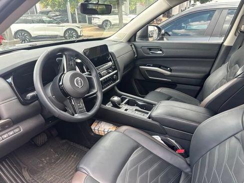 Used 2025 Nissan Pathfinder Platinum w/ Cargo Package FWD image 5