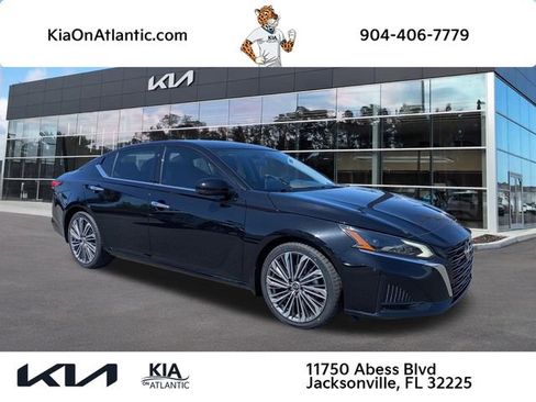 Used 2024 Nissan Altima 2.5 SL image 1