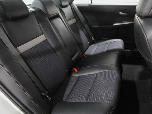 Used 2012 Toyota Camry L image 15