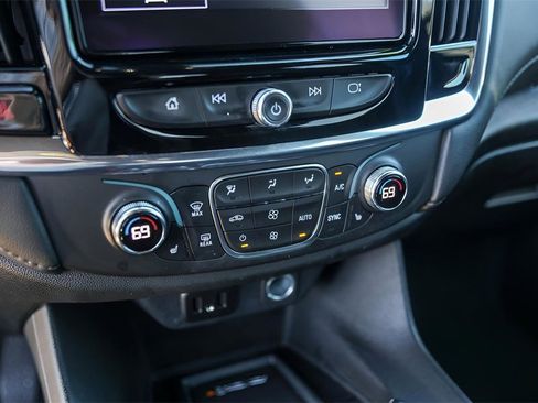 Used 2023 Chevrolet Traverse LT image 18