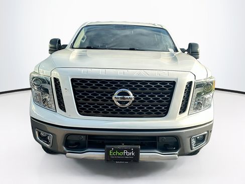 Used 2017 Nissan Titan PRO-4X w/ Pro-4x Convenience Package AWD/4WD image 2