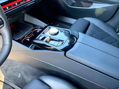 Used 2026 BMW i5 eDrive40 w/ Premium Package image 17