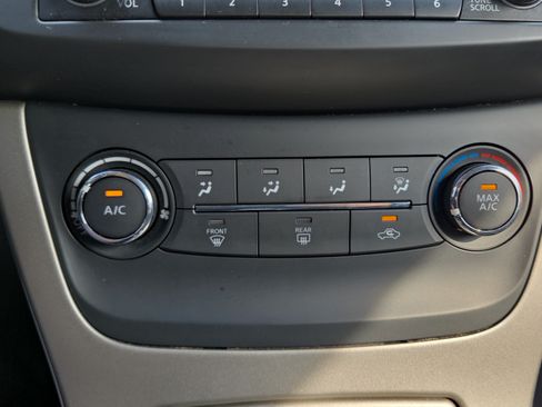 Used 2015 Nissan Sentra SV FWD image 27