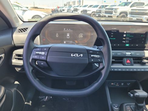 Used 2025 Kia K4 LXS FWD image 16