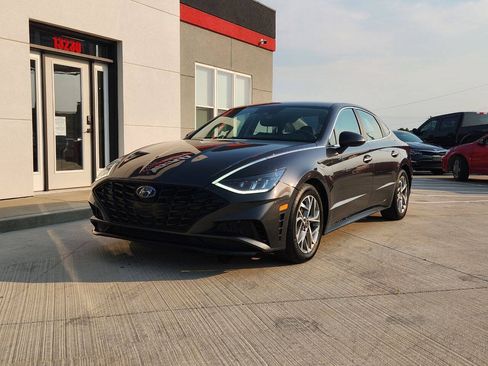 Used 2021 Hyundai Sonata SEL FWD image 2