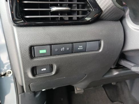 Used 2025 Nissan Sentra SV FWD image 33