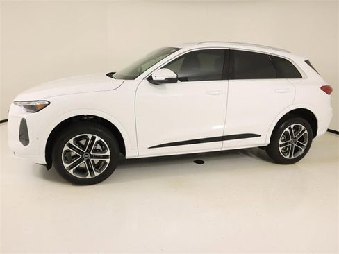 New 2025 Audi Q5 Premium image 2