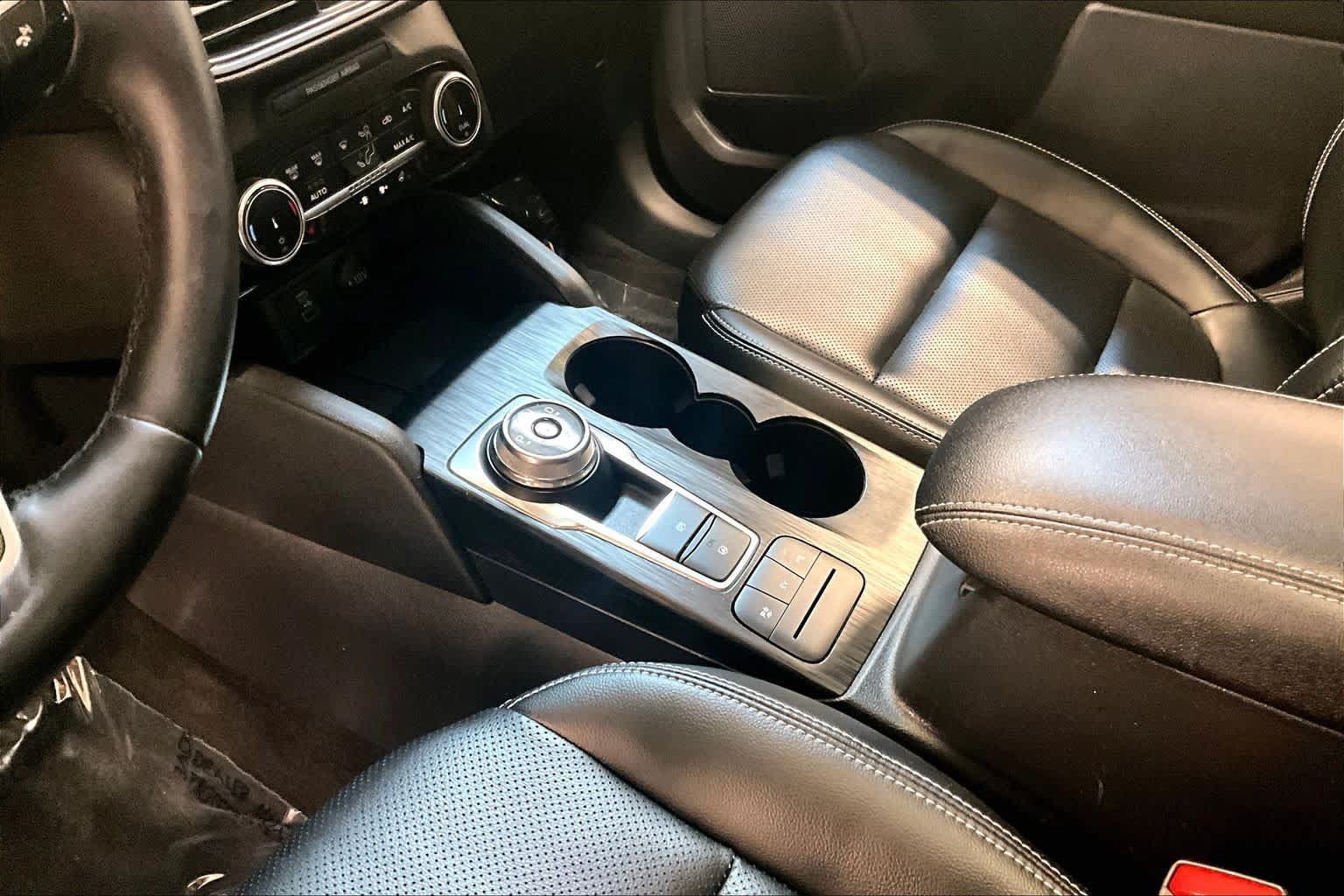 Used 2022 Ford Escape Titanium FWD image 16