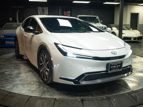 Used 2023 Toyota Prius Prime FWD image 5