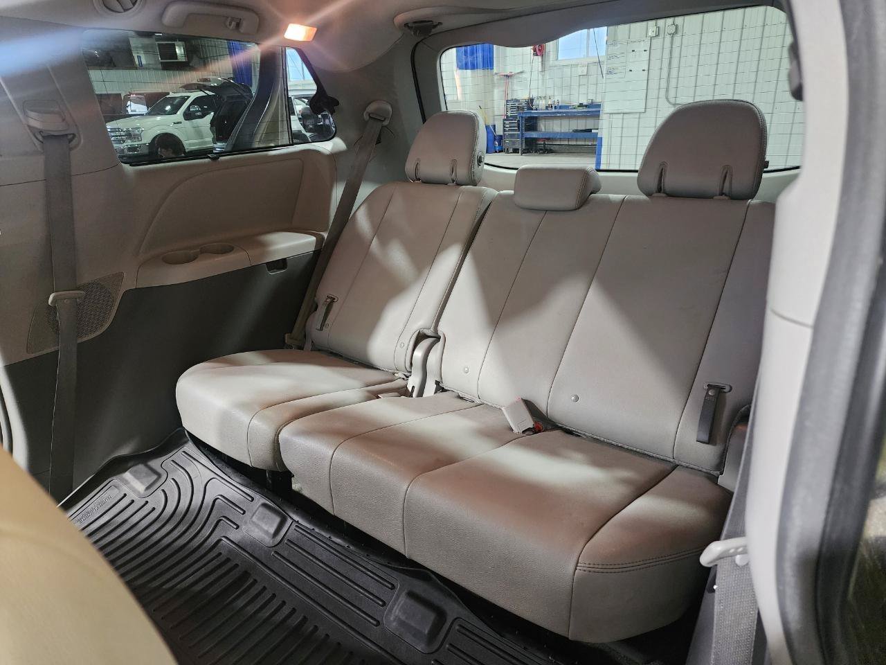 Used 2017 Toyota Sienna XLE AWD/4WD image 35