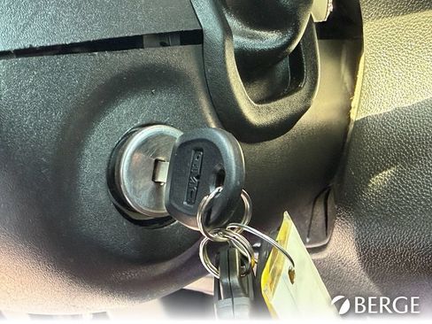 Used 2020 Chevrolet Silverado 1500 Custom w/ Custom Value Package RWD image 32