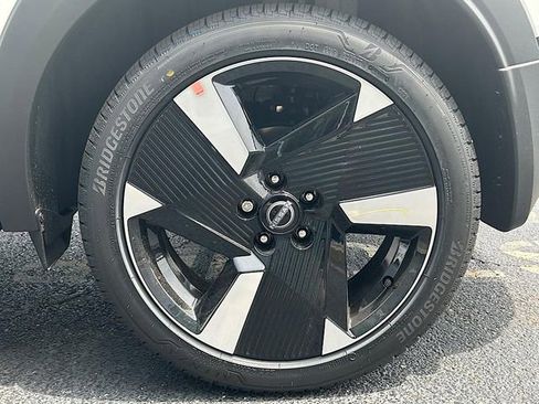 New 2025 Nissan Kicks SR w/ SR Premium Package AWD/4WD image 23
