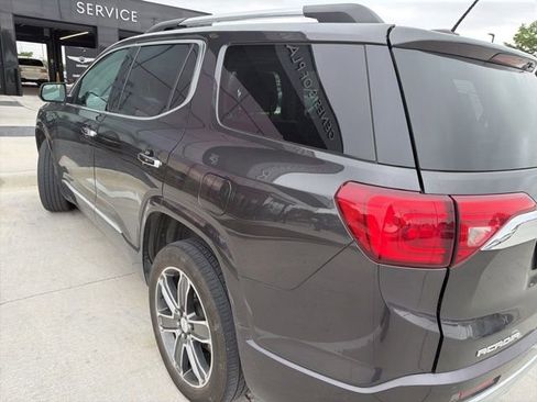 Used 2017 GMC Acadia Denali w/ Technology Package FWD image 2