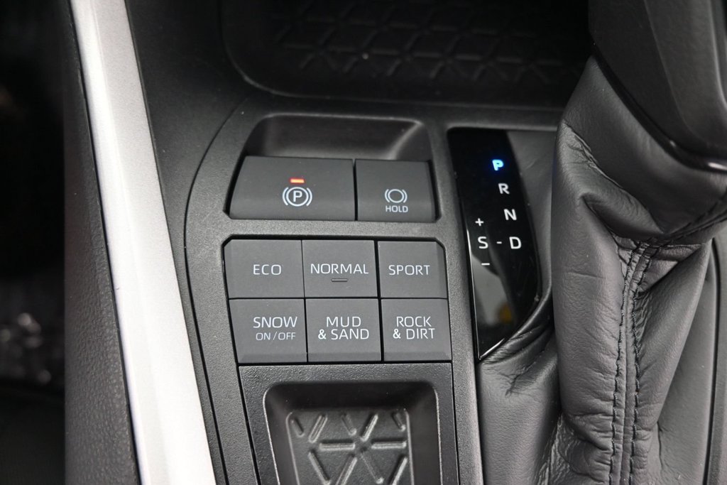 Used 2025 Toyota RAV4 XLE AWD/4WD image 31