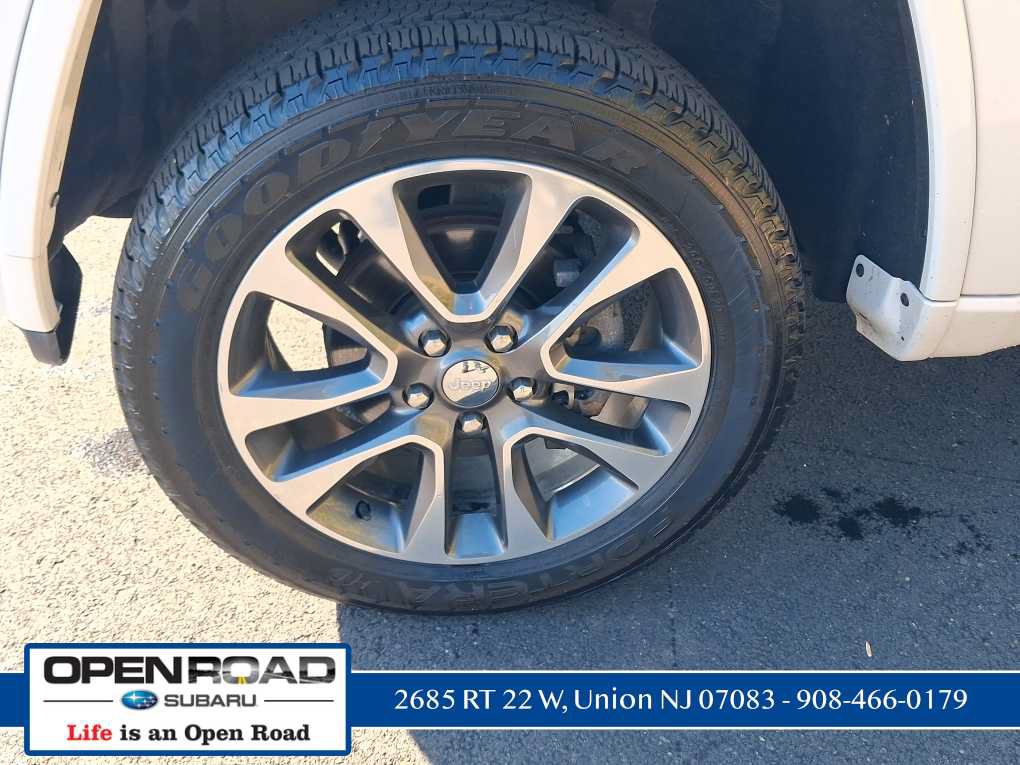 Used 2018 Jeep Grand Cherokee Overland AWD/4WD image 11